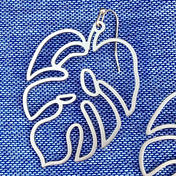 ✨HPx3✨Monstera Leaf Earrings - Picture 5 of 6